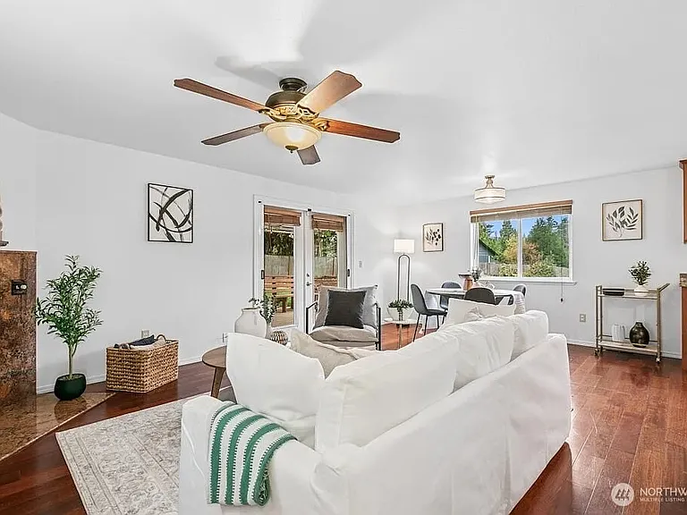 444 Marine View Pl — Photo 2