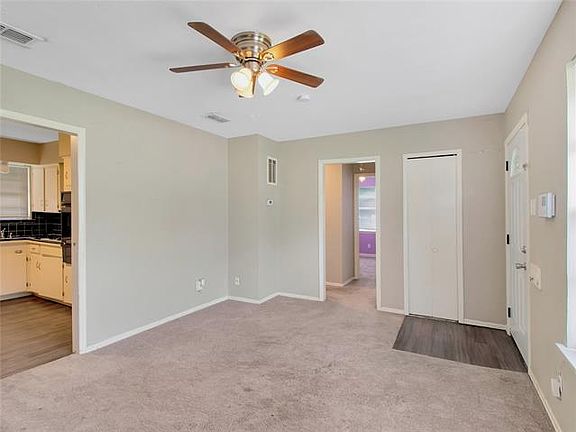 3rd image of 1509 Woodcrest Dr