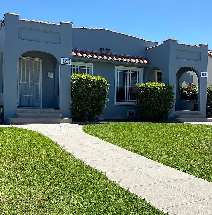 Quiet Jefferson Park neighborhood, on-street and driveway parking