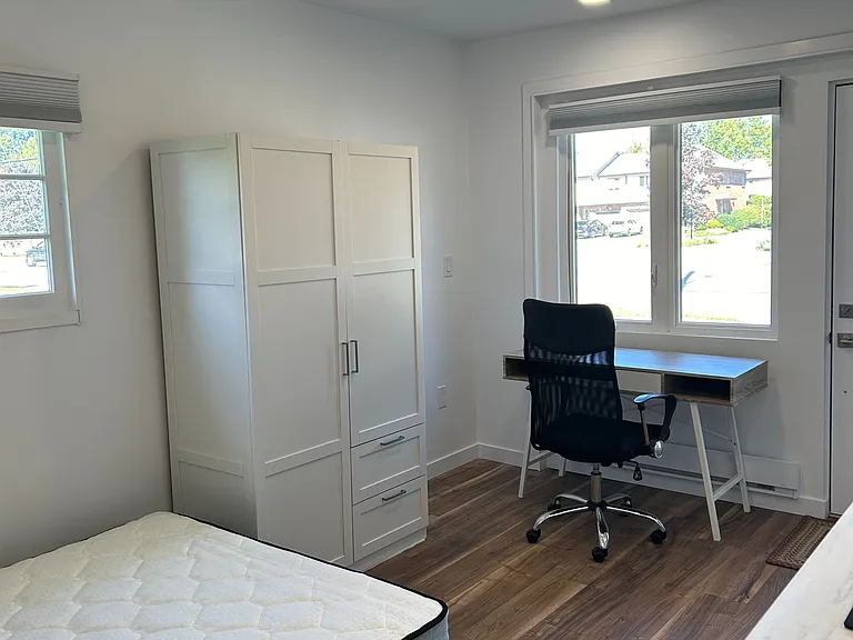 1473 Adelaide St N #2 — Photo 5