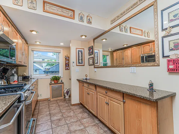 76 Whitman Avenue image 13 of 27