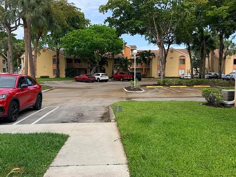 998 Coral Club Dr #998 — Photo 3