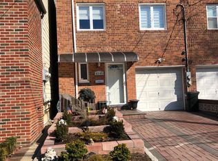 6345 Pleasantview St, Middle Village, NY 11379