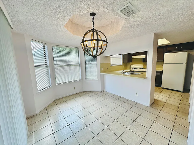 1002 Ridgemont St — Photo 10
