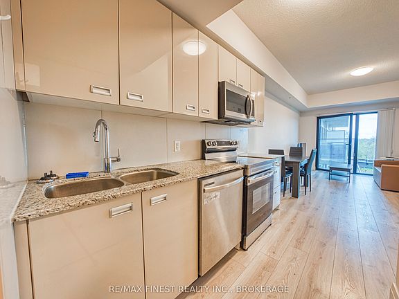 4th image of 652 Princess St #622