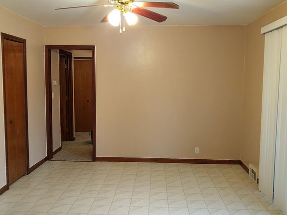 2nd image of 24537 Laurel St