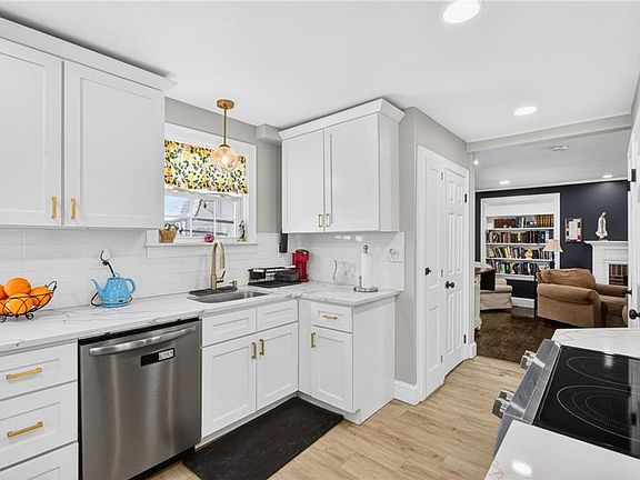 4th image of 2941 Pawtucket Ave