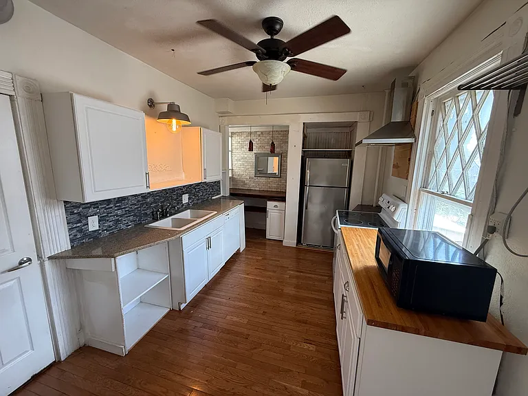 929 Franklin St #3 — Photo 6