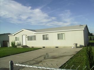 606 Dean Ave, Granger, WA 98932
