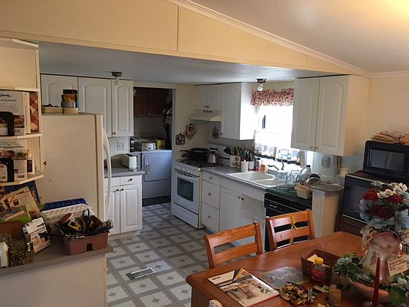 3rd image of 1038 Pembrooke Ln