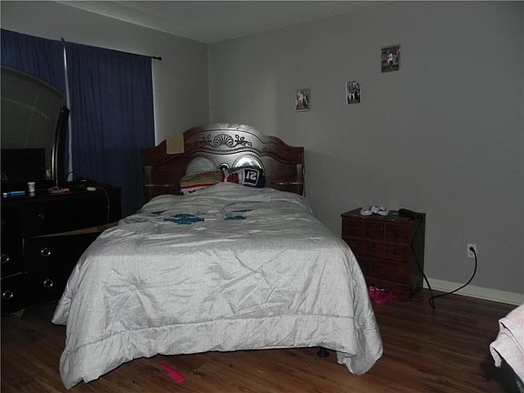2nd image of 6070-72 Wilton Dr