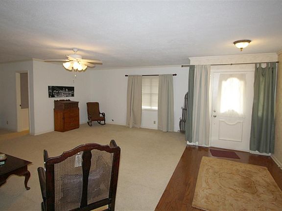 2nd image of 109 Villa Dr