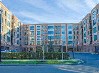 100 Garvies Point Road #1024, Glen Cove, NY 11542