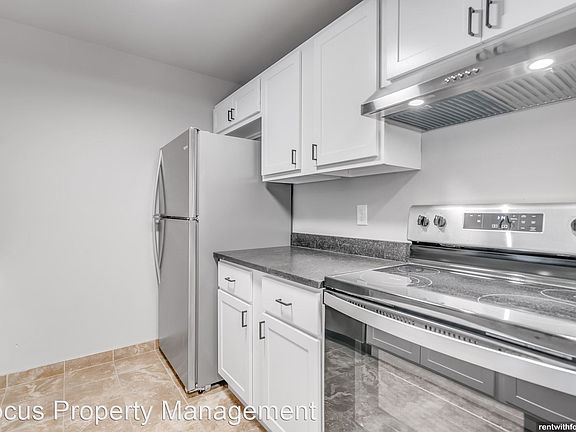 2nd image of 101 E Walnut St #13917571