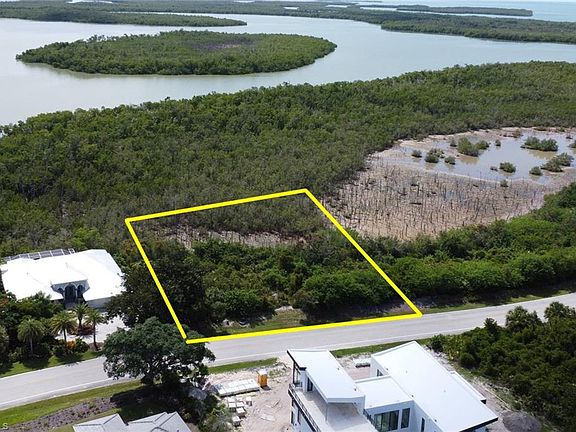3rd image of 792 Whiskey Creek DR