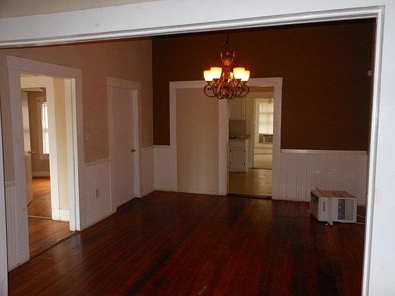 5th image of 1838 Montana St