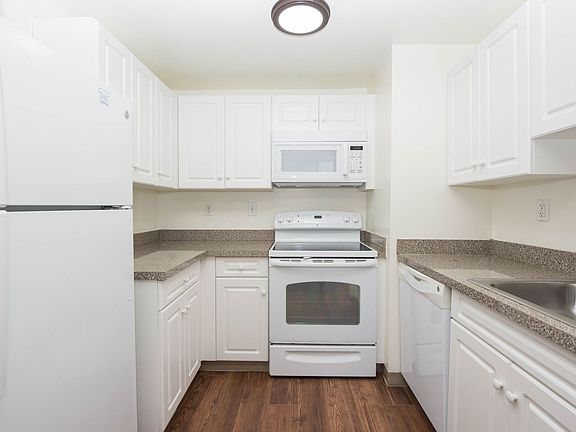 5th image of 1199 Whitney Ave APT 505