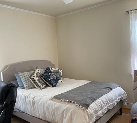4th image of 1624 Garden St #8