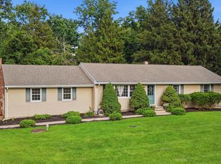 7 Morningside Dr, Pennington, NJ 08534