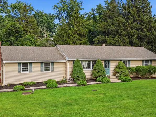 7 Morningside Dr, Pennington, NJ 08534