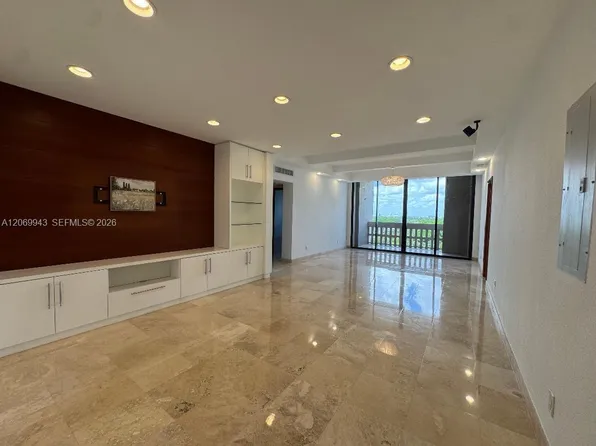 90 Edgewater Dr #Penthouse 15, Coral Gables, FL 33133