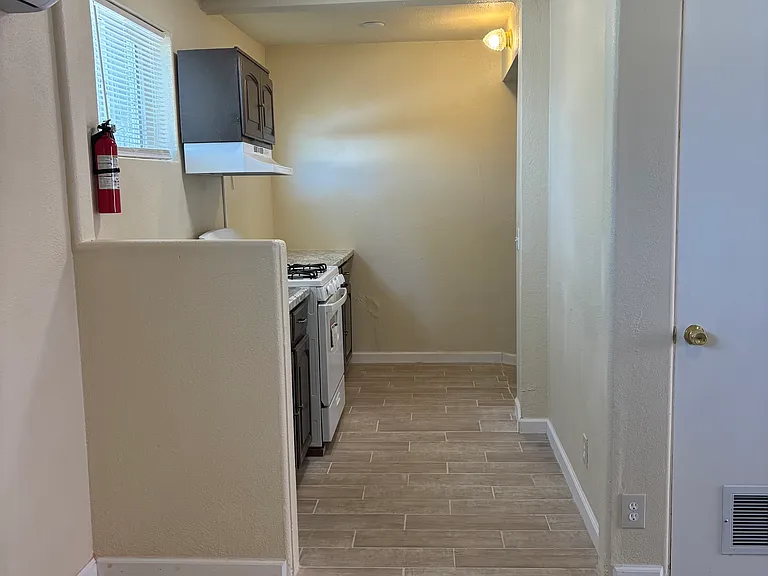 340 N Wayside Dr #C — Photo 6