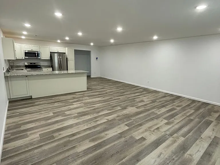 432 E James Dr — Photo 3