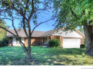 10725 E Dogwood Ct, Claremore, OK 74019