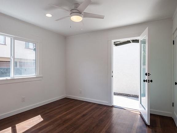 2nd image of 2331 Penmar Ave