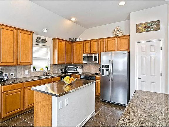 4th image of 1404 Creek Springs Dr
