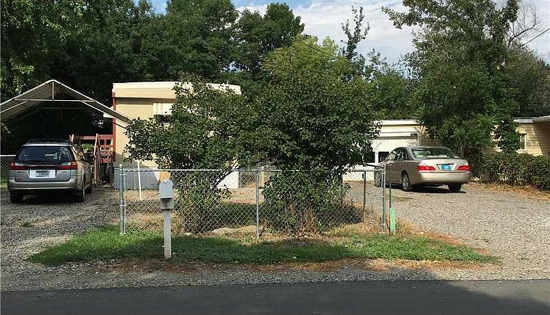 1st image of 208 Hemlock Dr