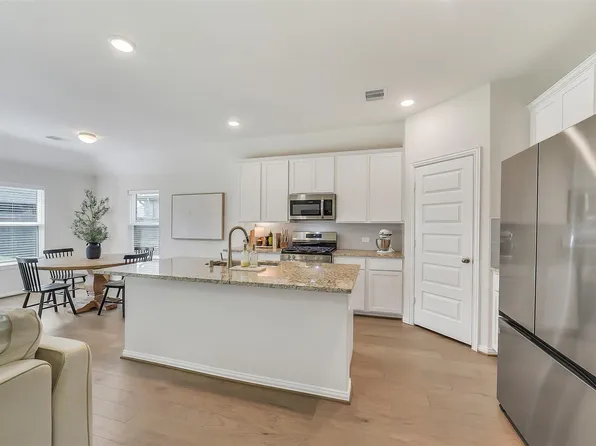 32303 Cedar Crest Dr, Waller, TX 77484