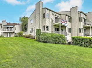 15 Seabreeze Ln, Bristol, RI 02809