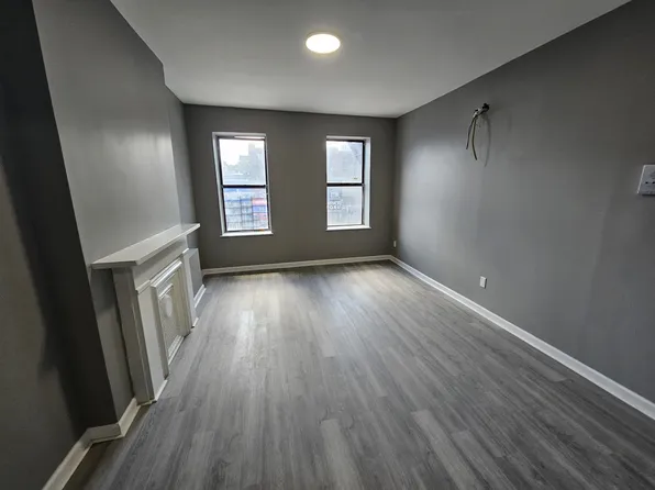 901 Dekalb Avenue image 1 of 10