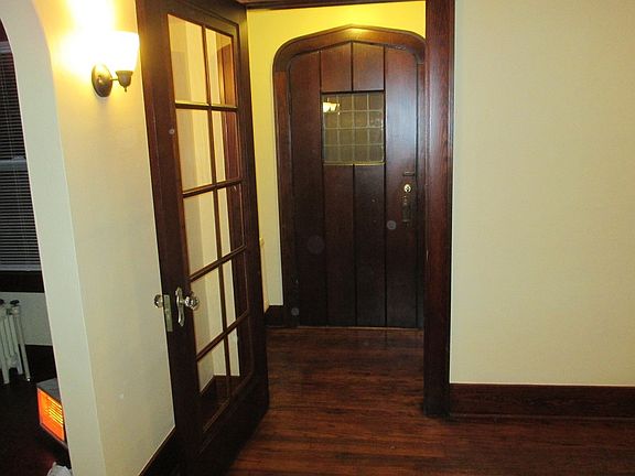 4th image of 1842 Cambridge Ave