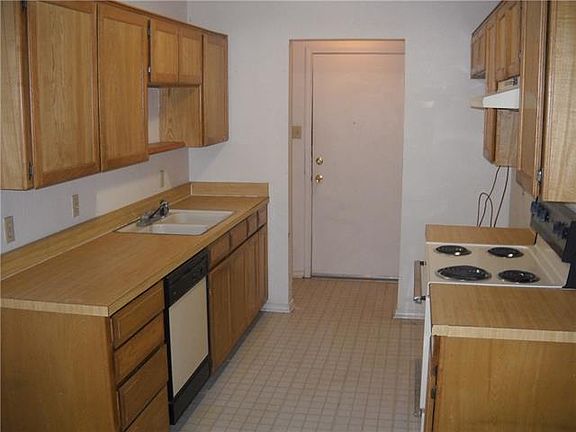 4th image of 1063 Westcliff Ave