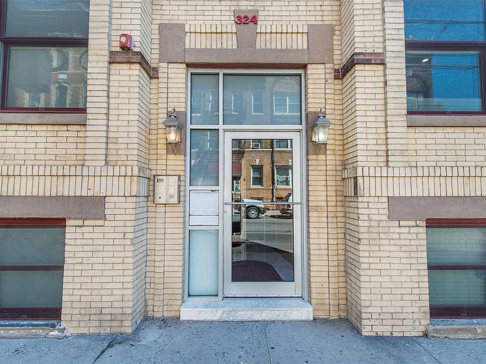 2nd image of 324 Baldwin Ave #402