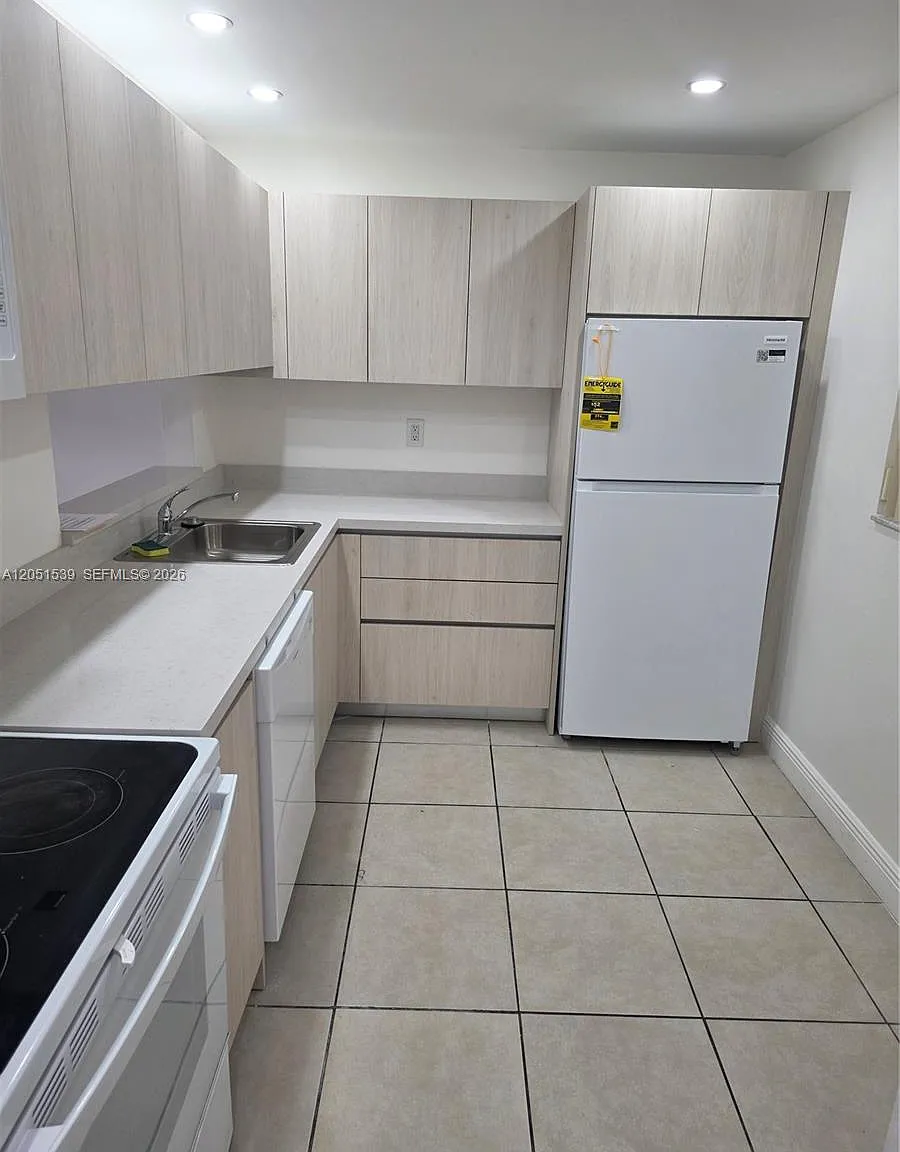 The Horizons Condo — Photo 1