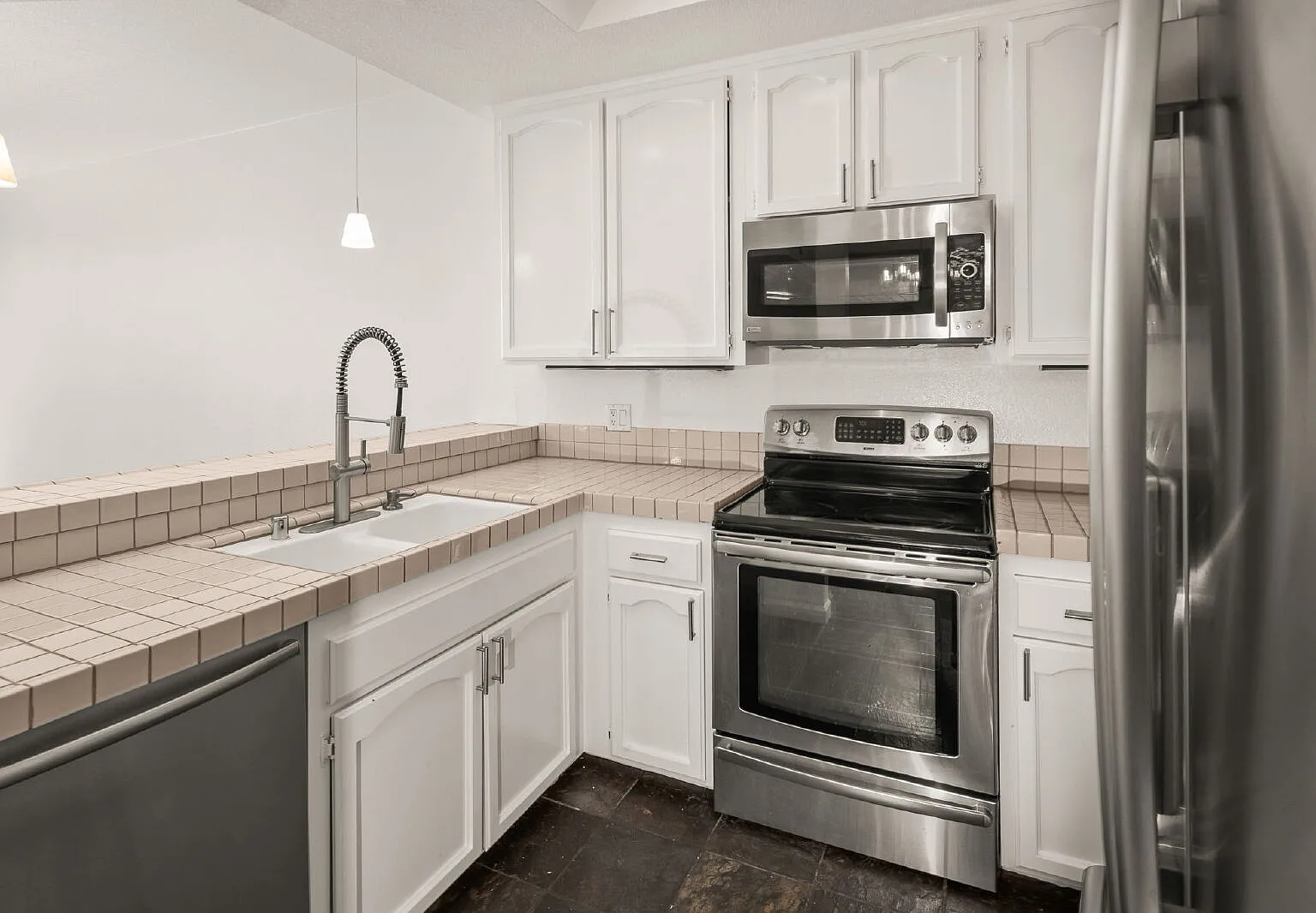 2 bed, 2.0 bath, 1170 sqft, $3,895 — Photo 4