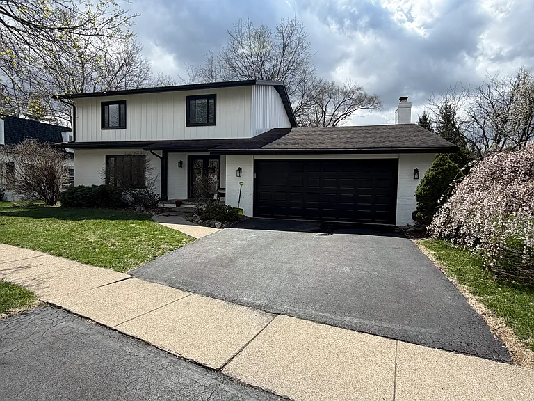 758 Cricket Ln — Photo 1