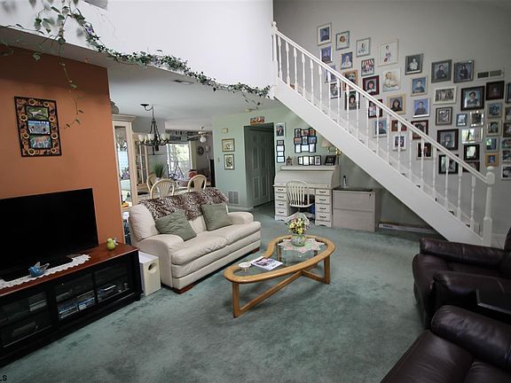 4th image of 565 Stonewall Dr