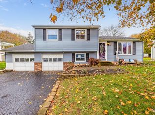 35 Reddick Ln, Rochester, NY 14624