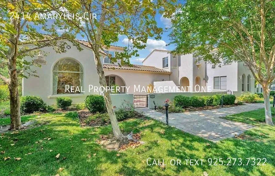 2414 Amaryllis Cir photo 1