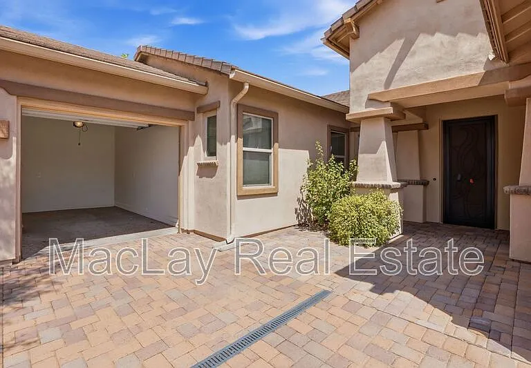 1142 E Bajor St — Photo 49