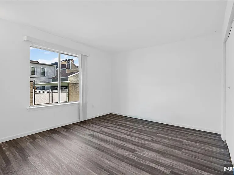 485 Broadway — Photo 16