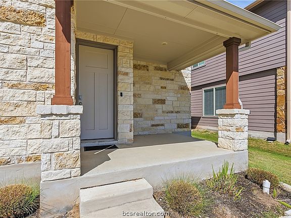 3rd image of 807 Double Mountain Rd