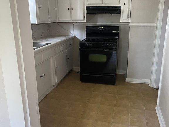 4th image of 3142 N Lafayette Cir E
