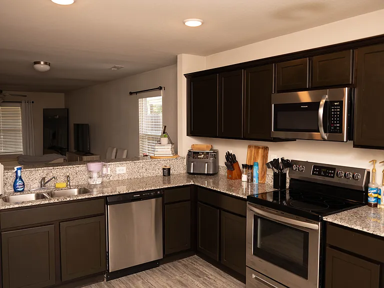 1324 S Morningside Dr — Photo 17