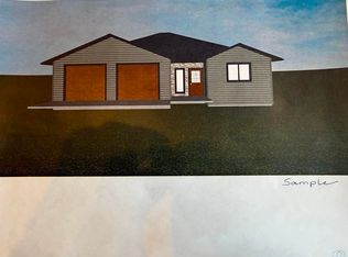 1026 15th Street Cir NE, Sioux Center, IA 51250