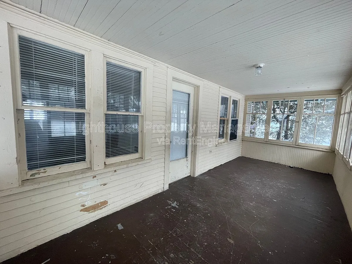 Building Photo - 232 E Lincoln Ave